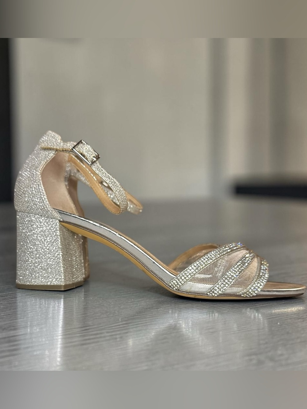 Touch of Nina Nalinie1 Silver Rhinestone Block Heel Sandals Women’s 8.5